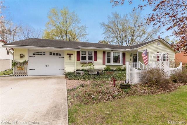 Property Photo: 3111 Mann Road MI 48329