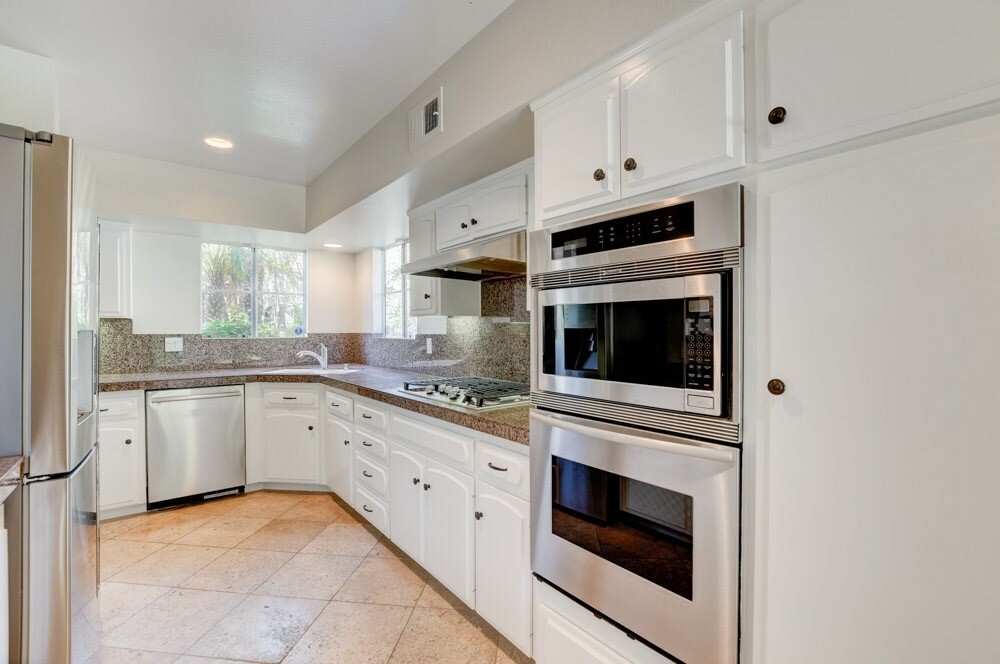 Property Photo: 322 N Sierra CA 92075