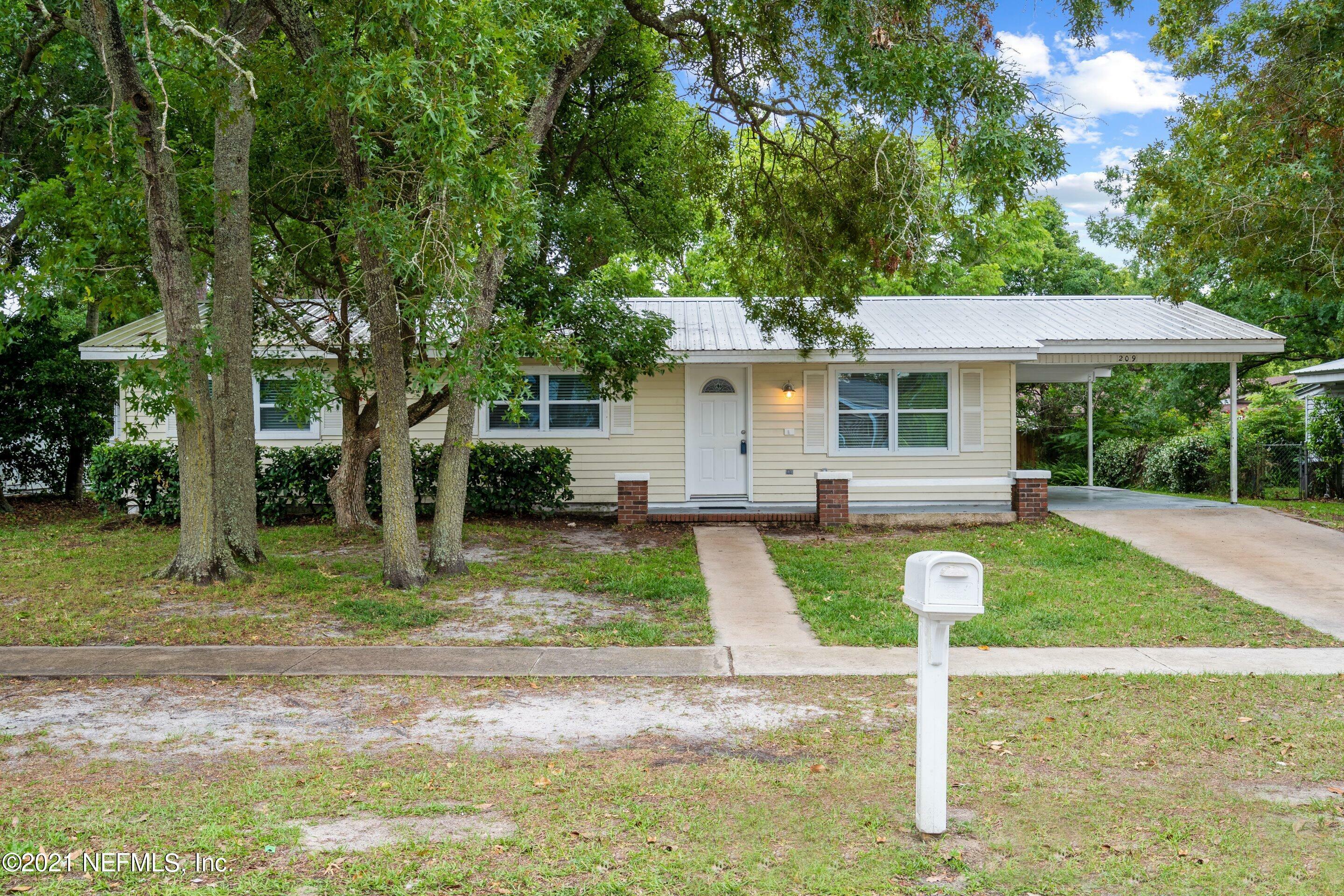 Property Photo:  209 Cecilia Court  FL 32086 