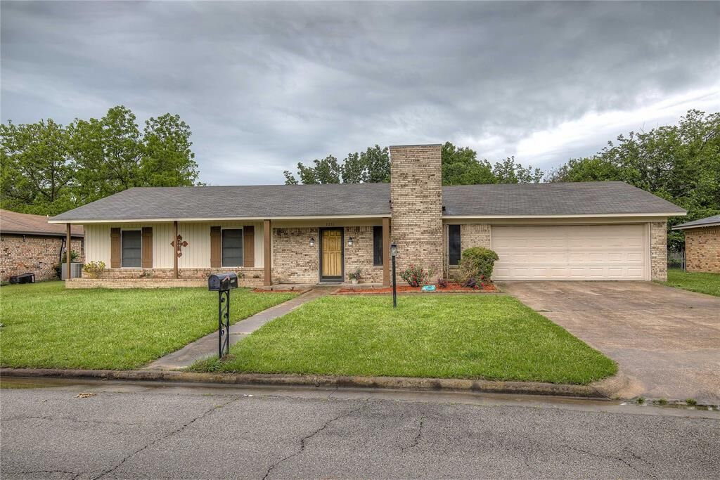 Property Photo:  1211 Georgia Street  TX 75482 