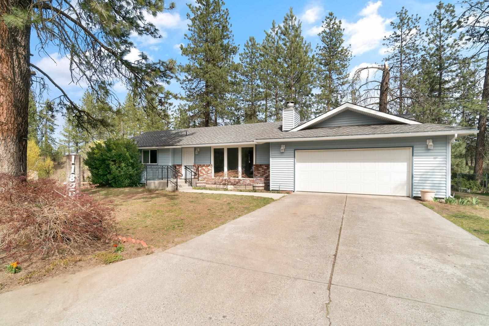 Property Photo: 11824 N Bedivere Dr WA 99218-1706