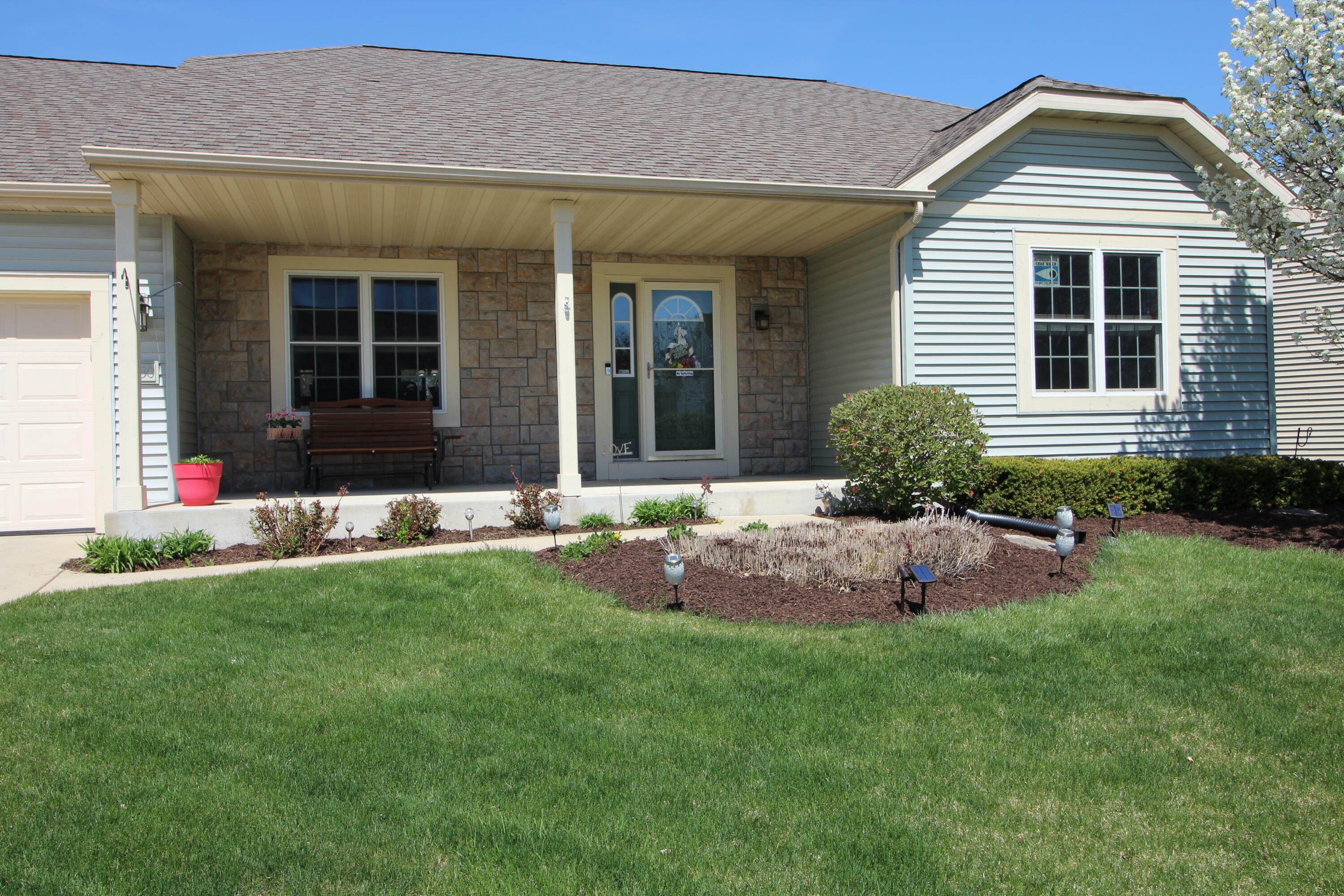 Property Photo: 9530 W Lolita Ave WI 53224