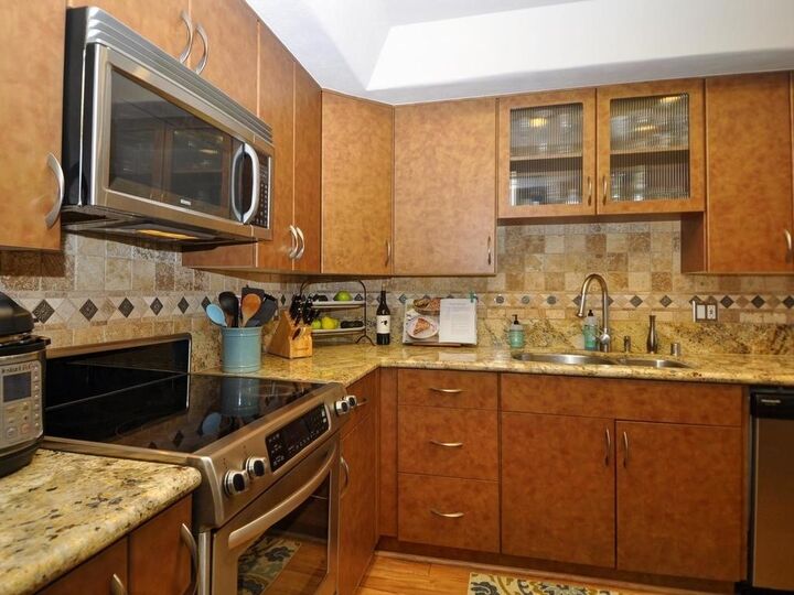 Property Photo: 2352 Altisma Way 6 CA 92009