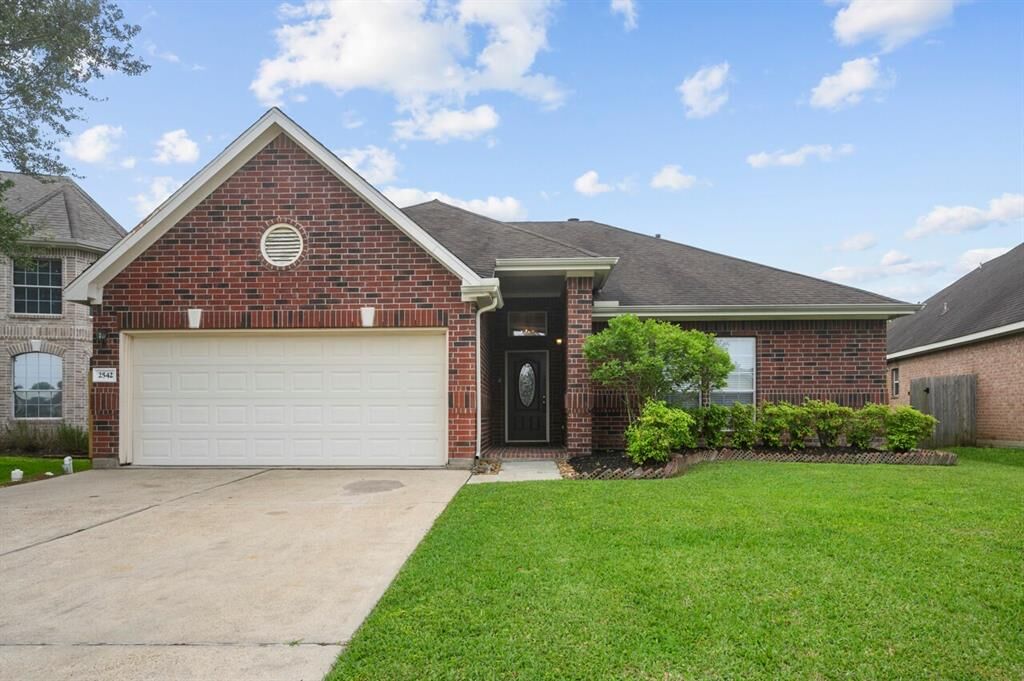 Property Photo: 2542 Bay Hill Drive TX 77523