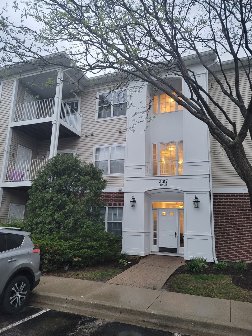Property Photo: 3317 Stratford Court 3E IL 60044