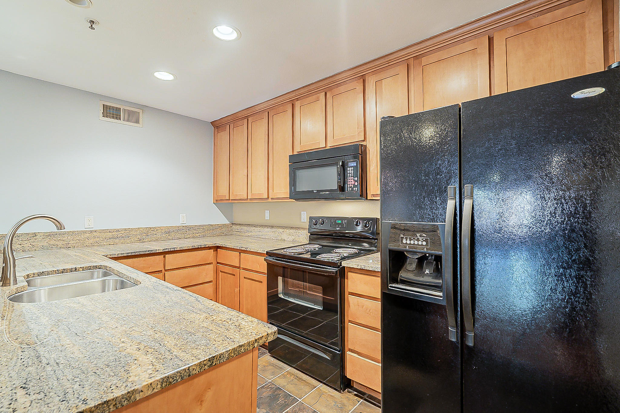 Property Photo: 4704 E Paradise Village Parkway N 307 AZ 85032