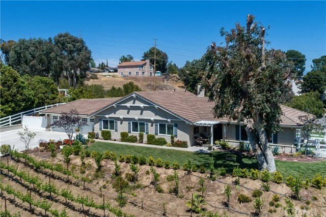Property Photo: 40544 Calle Torcida CA 92591