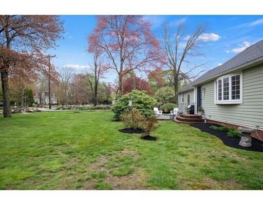 Property Photo:  5 Willow Circle  MA 02066 