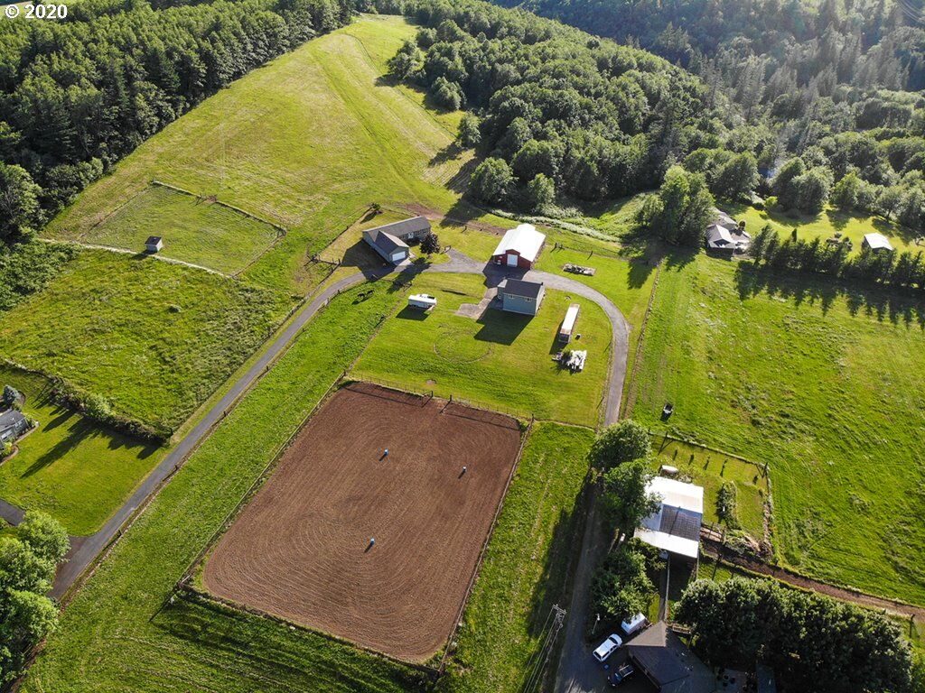 Property Photo:  101 Stable Way  WA 98671 