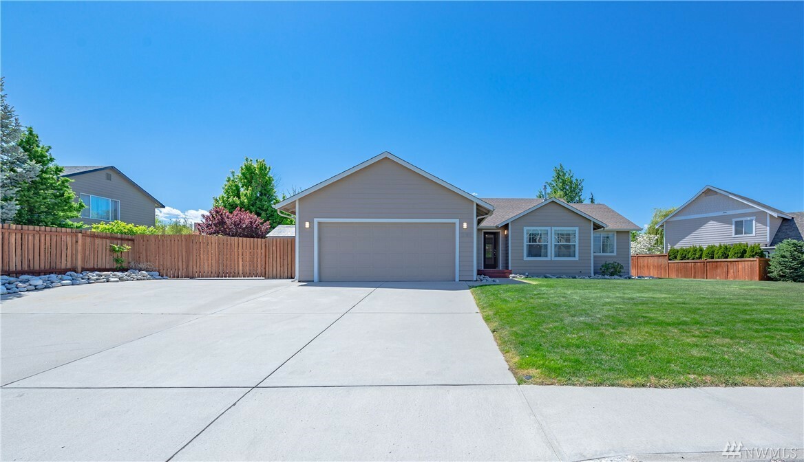 Property Photo: 2383 Herndon Dr WA 98802