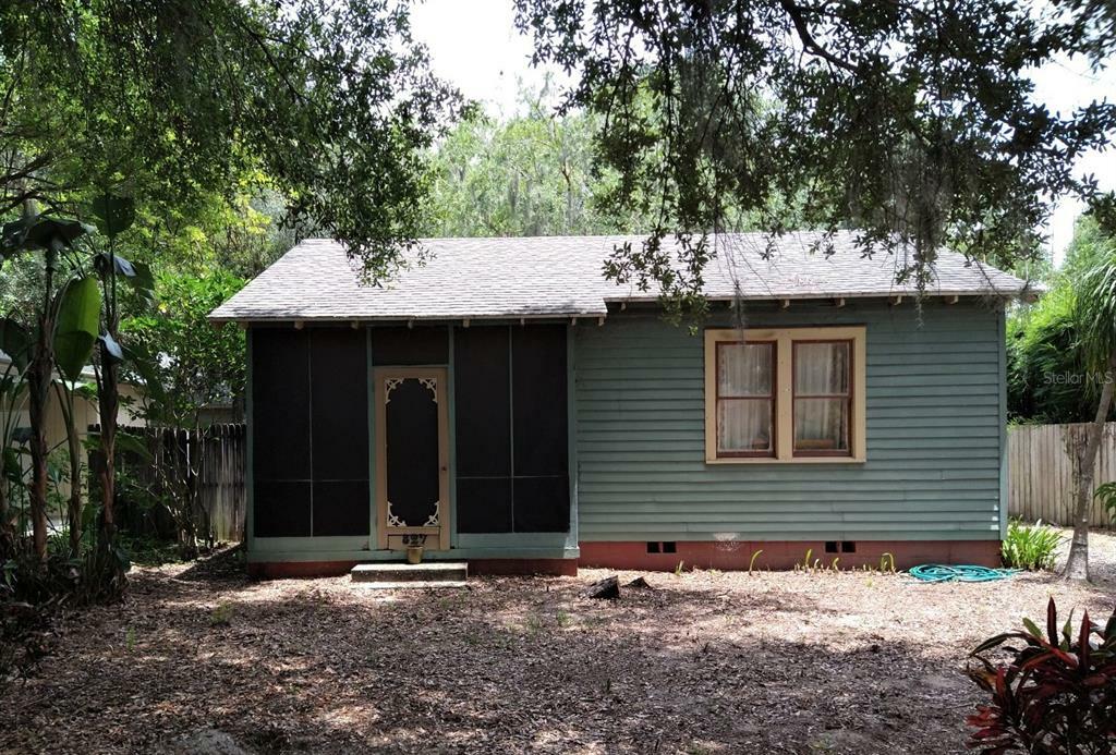 Property Photo:  827 Main Street  FL 34786 