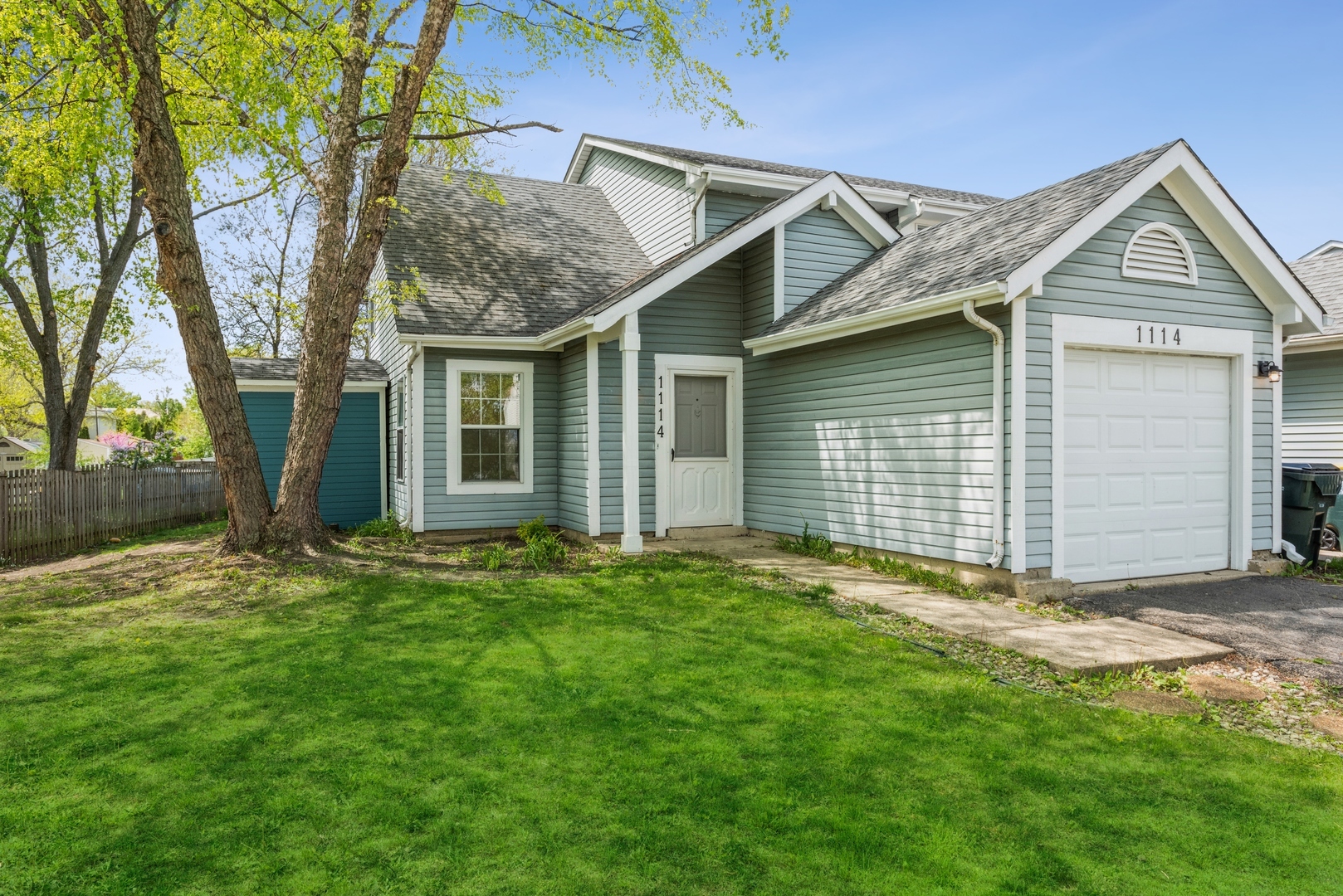 Property Photo:  1114 Bradbury Circle  IL 60188 