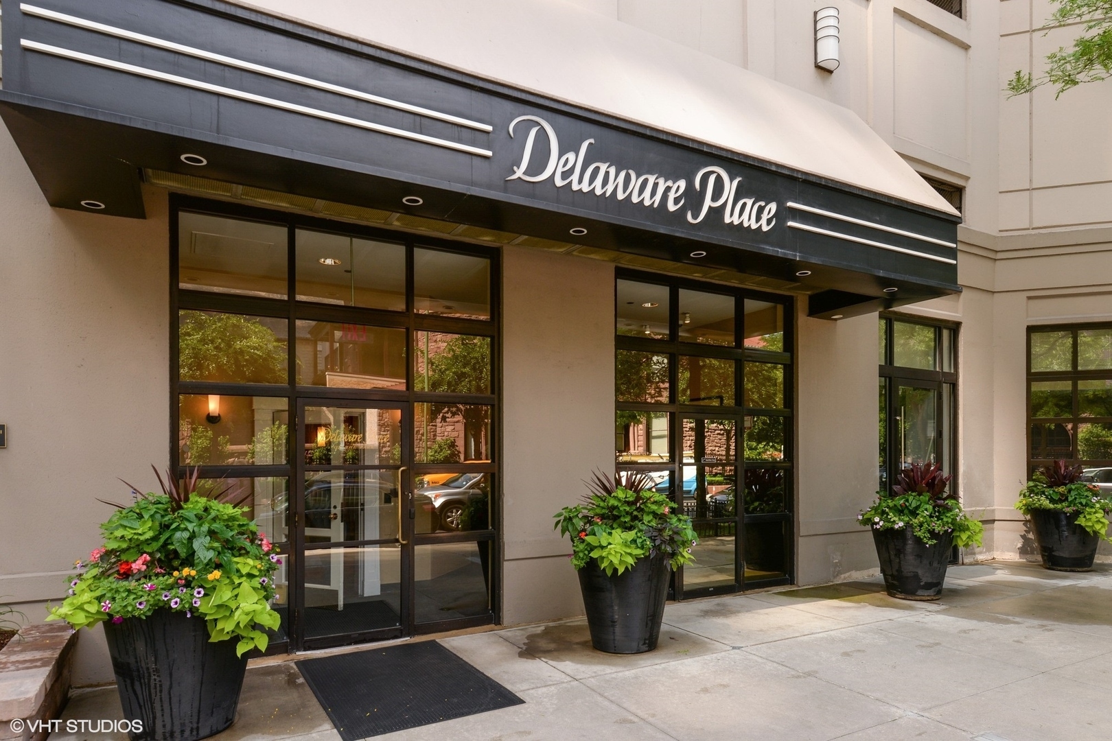 33 W Delaware Place 11H  Chicago IL 60610 photo