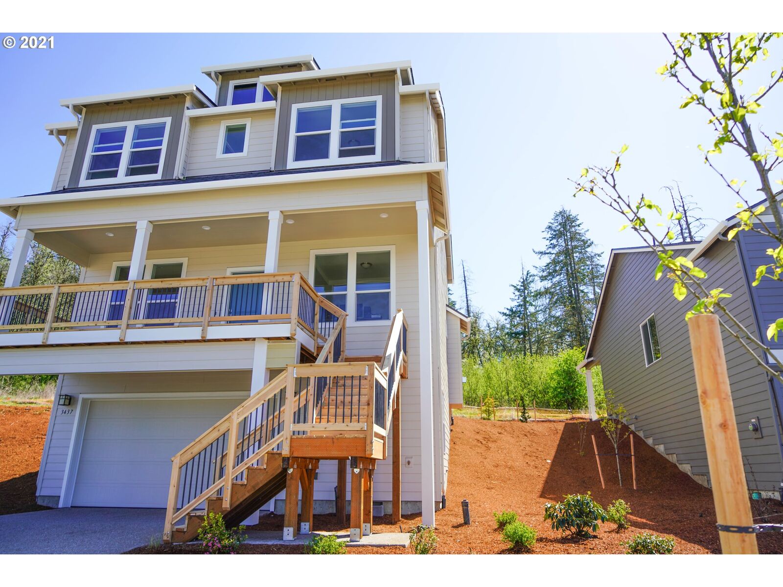 Property Photo: 2573 Rockrose Ln OR 97403