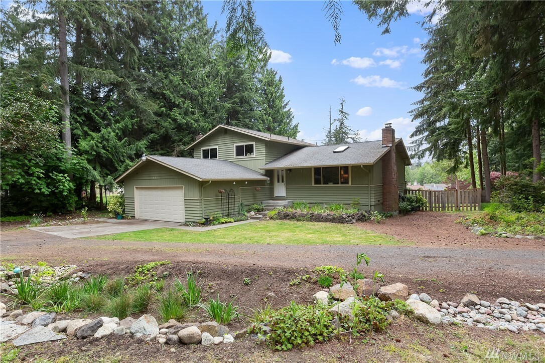 Property Photo:  8851 SE Sedgwick Rd  WA 98366 