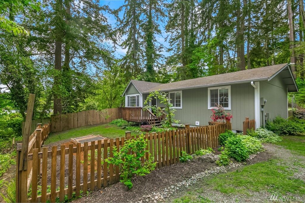Property Photo: 10111 SW 116th St WA 98070