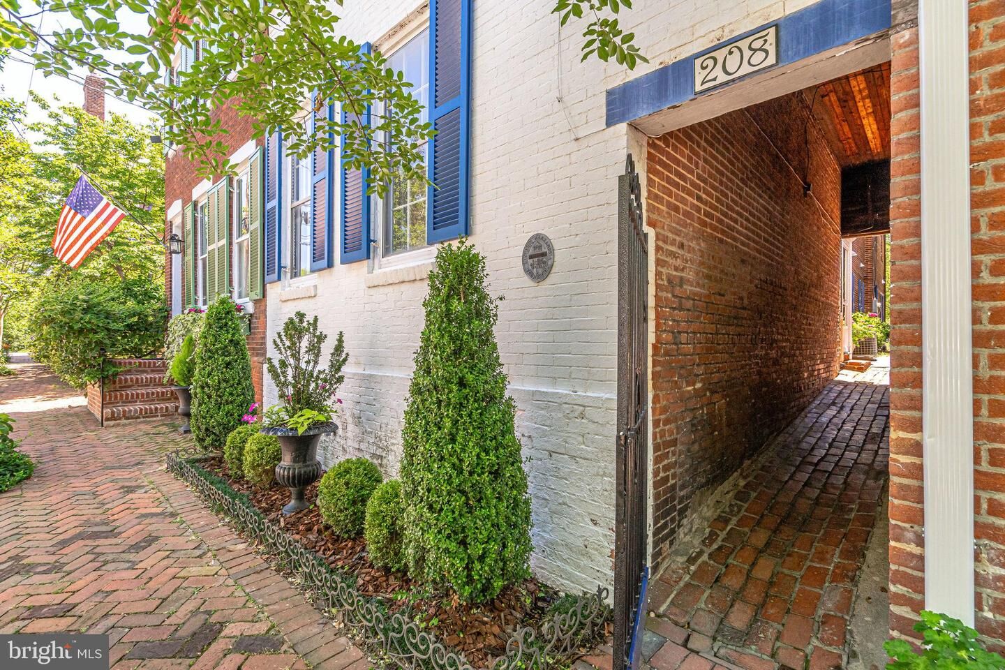 Property Photo: 208 Wolfe Street VA 22314