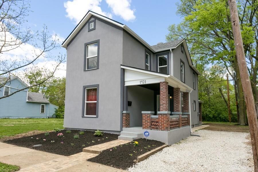 Property Photo:  