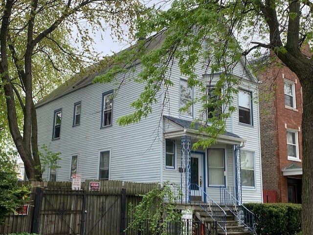 Property Photo: 3319 N Ridgeway Avenue IL 60618