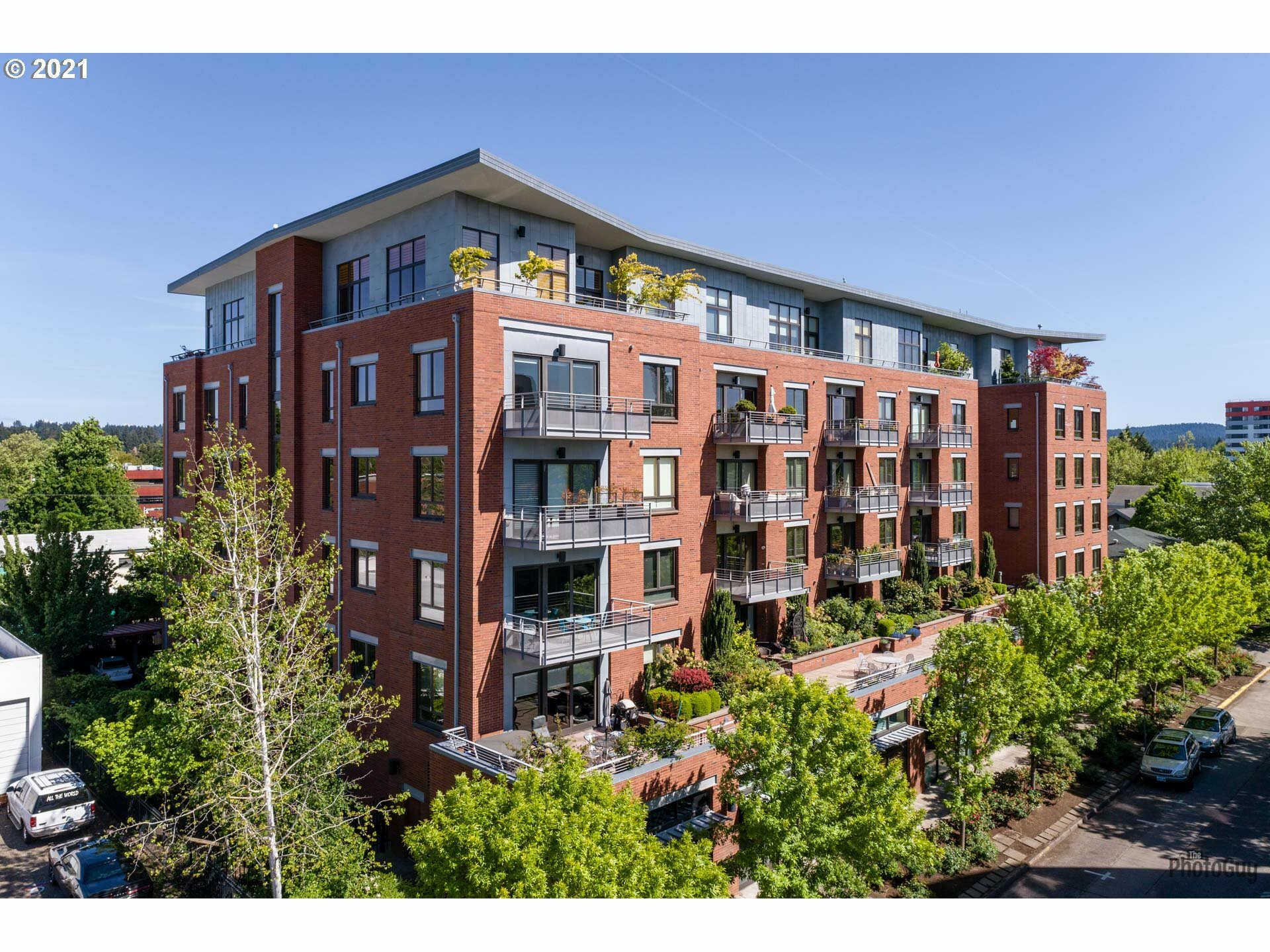 Property Photo: 1375 Olive St #509 OR 97401
