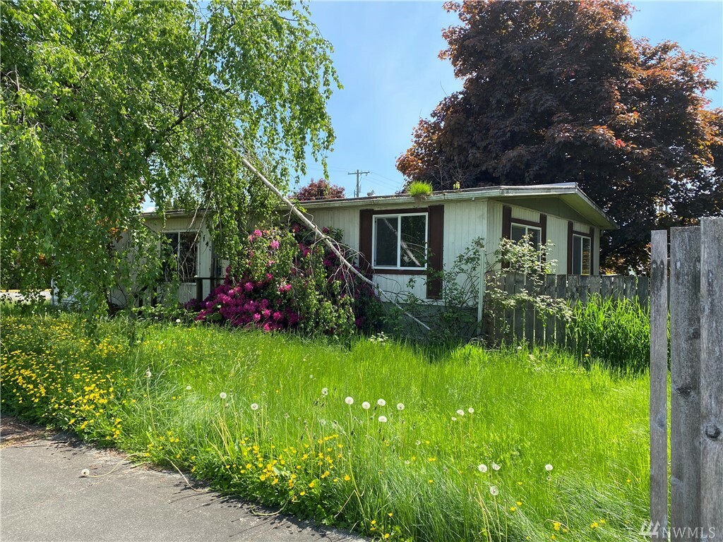 Property Photo: 143 Harrison Ave WA 98295