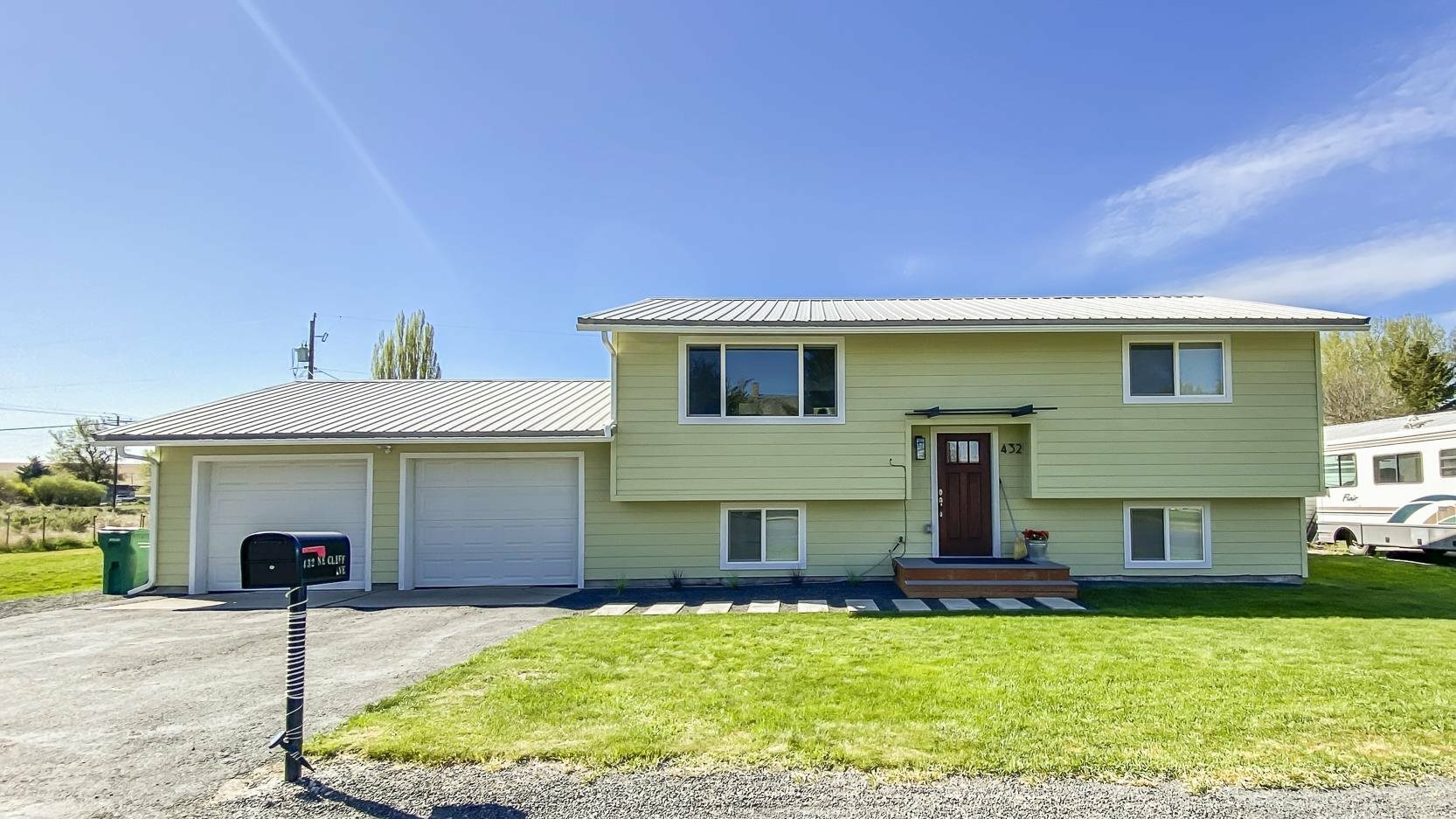 Property Photo:  432 NE Cliff Ave  WA 99185 