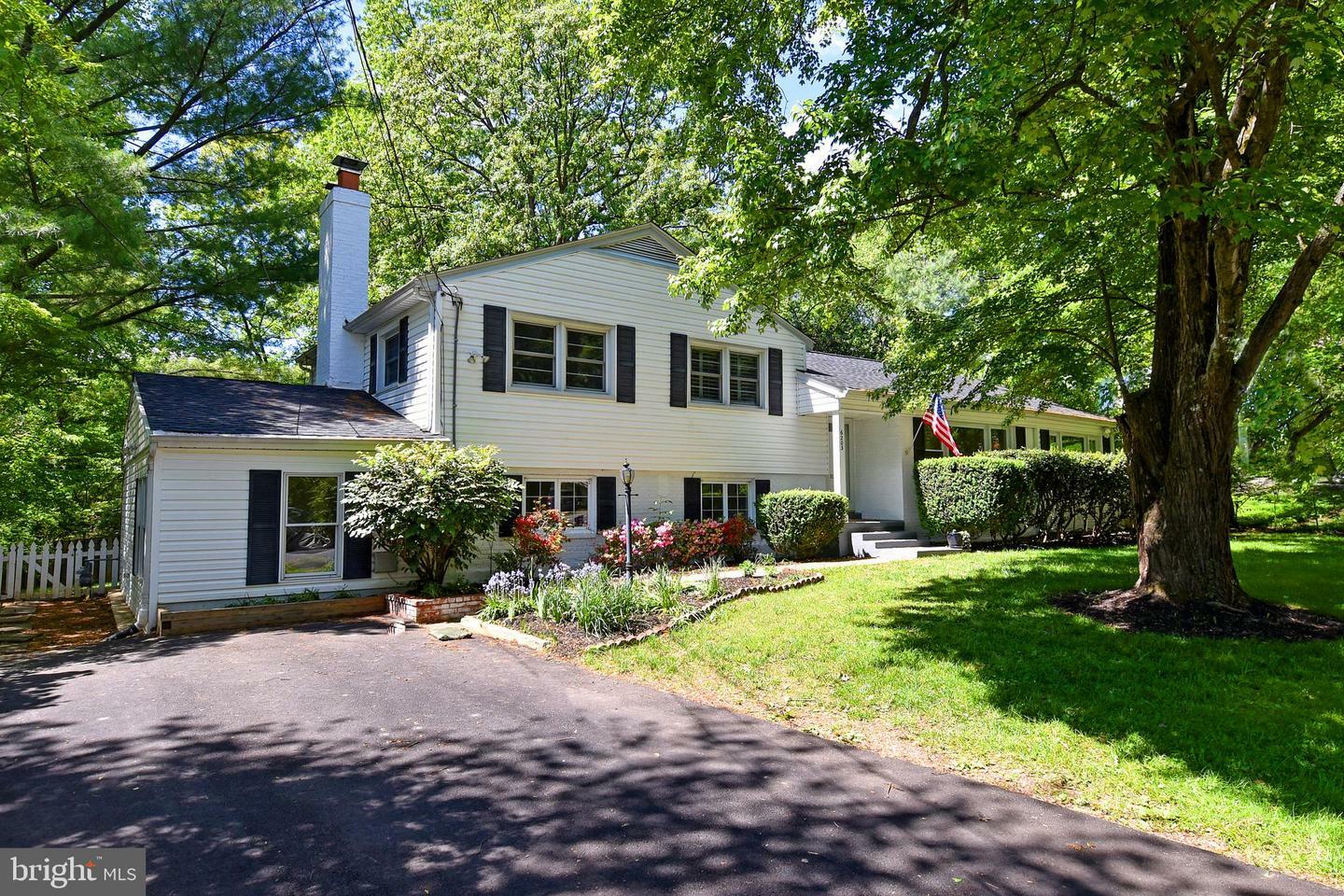 Property Photo:  6203 Beachway Drive  VA 22041 