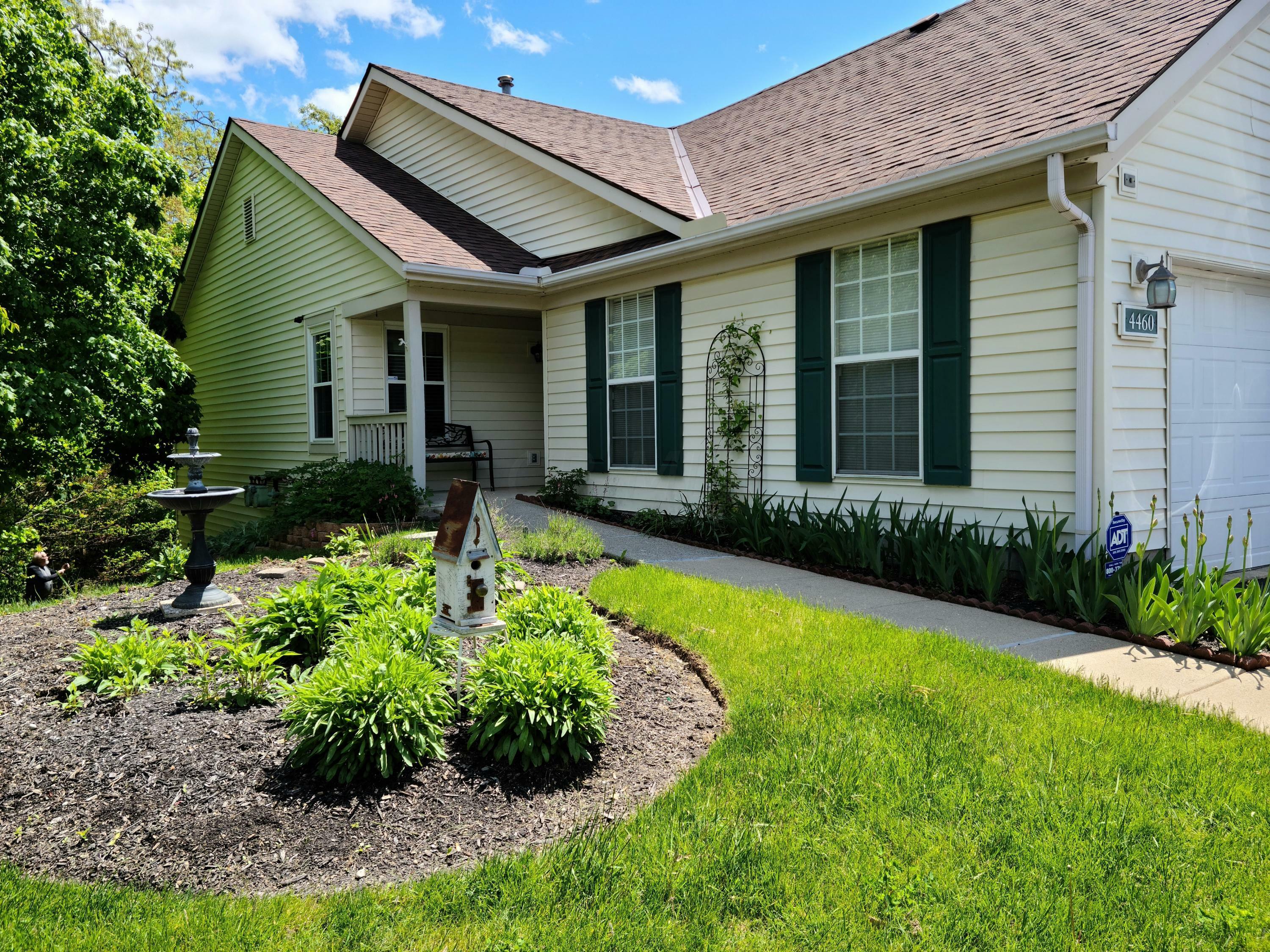 Property Photo: 4460 White Leaf Way OH 43228