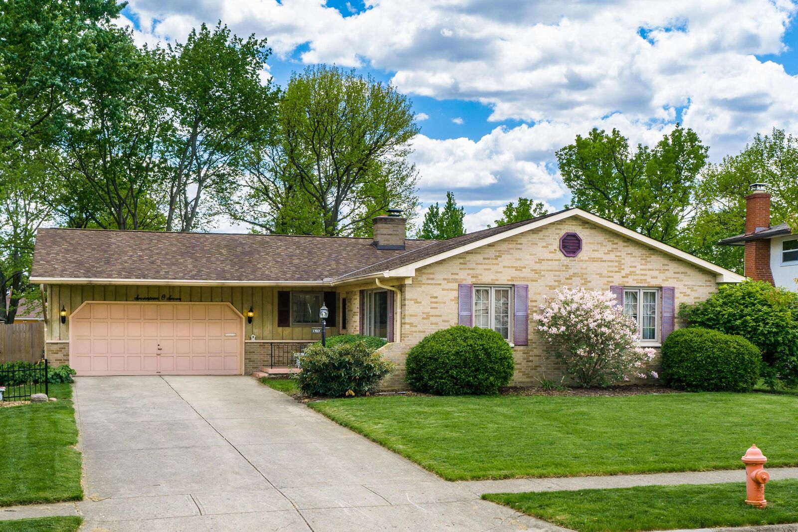 Property Photo:  1707 Sandhurst Road  OH 43229 