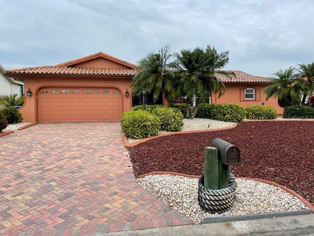 Property Photo:  905 Chipaway Drive  FL 33572 