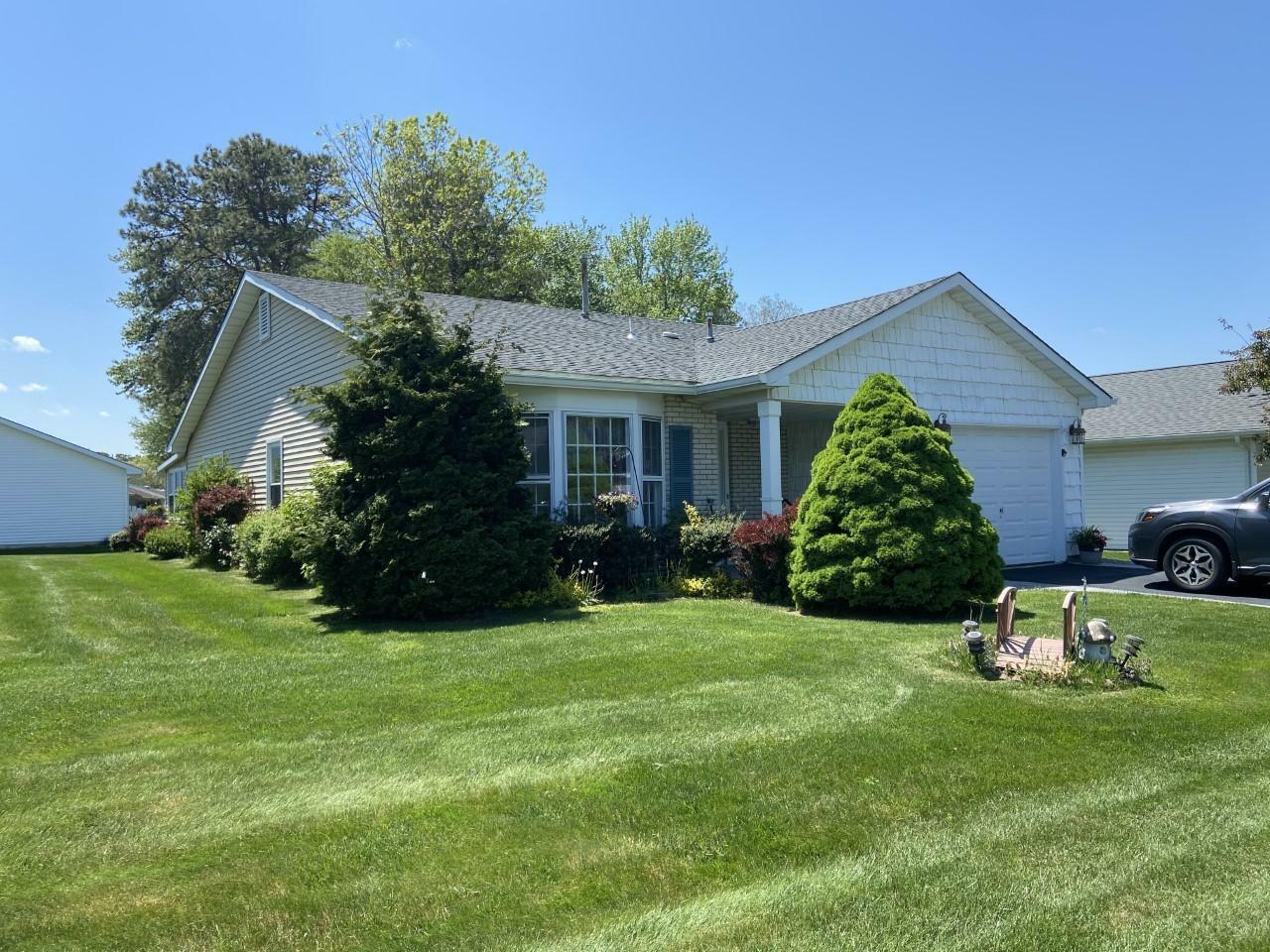 Property Photo:  44 Greenbriar Boulevard  NJ 08724 