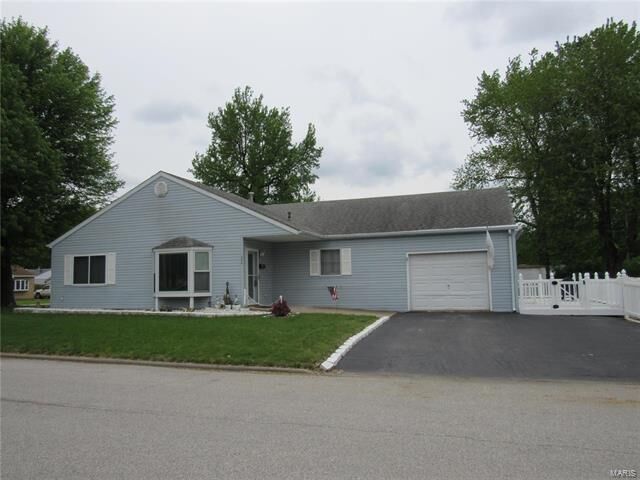 Property Photo: 204 South 14th Street 62095