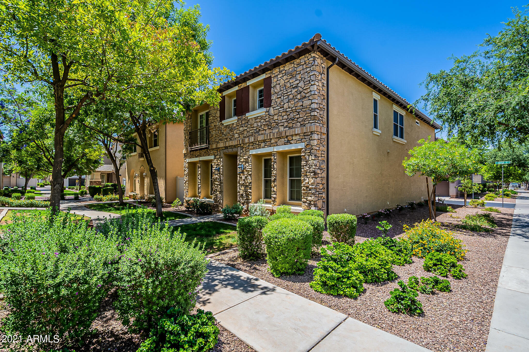 Property Photo: 877 S Huish Drive AZ 85296