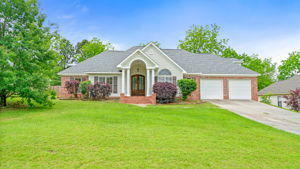 Property Photo:  33 Woodside  MS 39402 