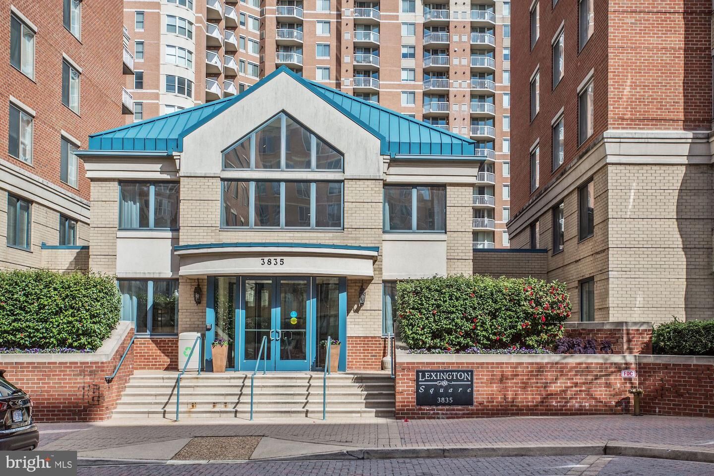 Property Photo: 3835 9th Street N 807E VA 22203