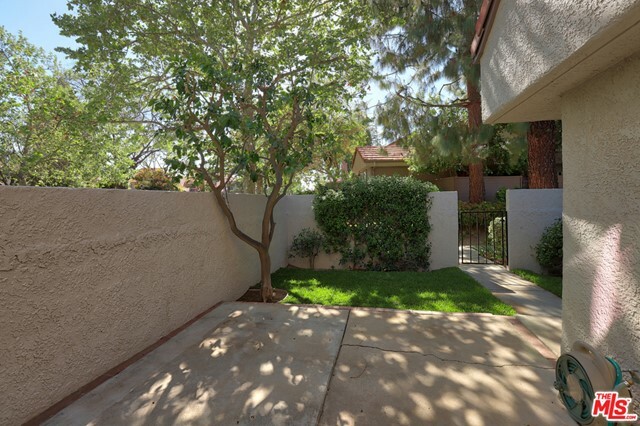 Property Photo:  1075 Via Colinas  CA 91362 