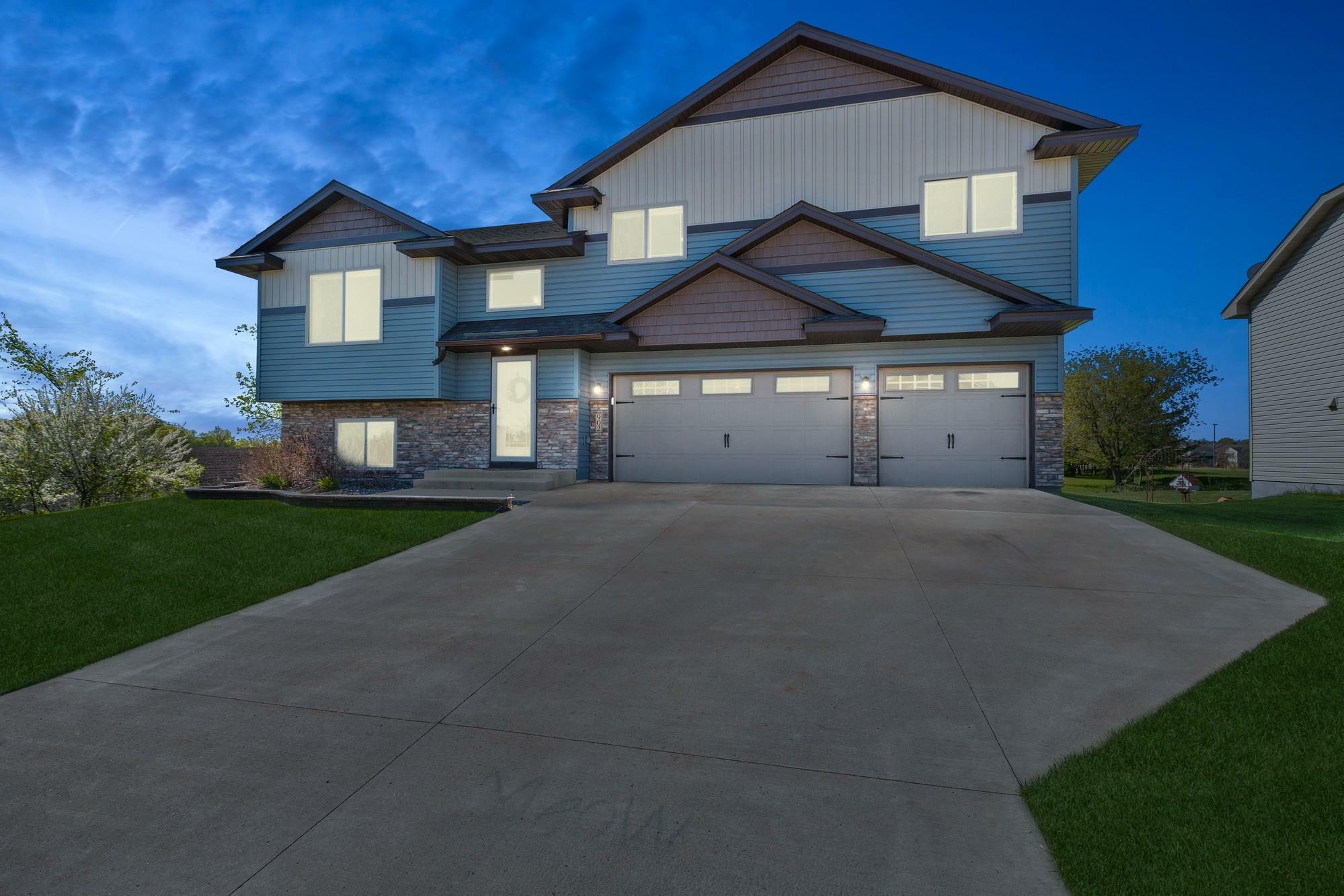 Property Photo:  902 Harvest Trail  MN 55313 