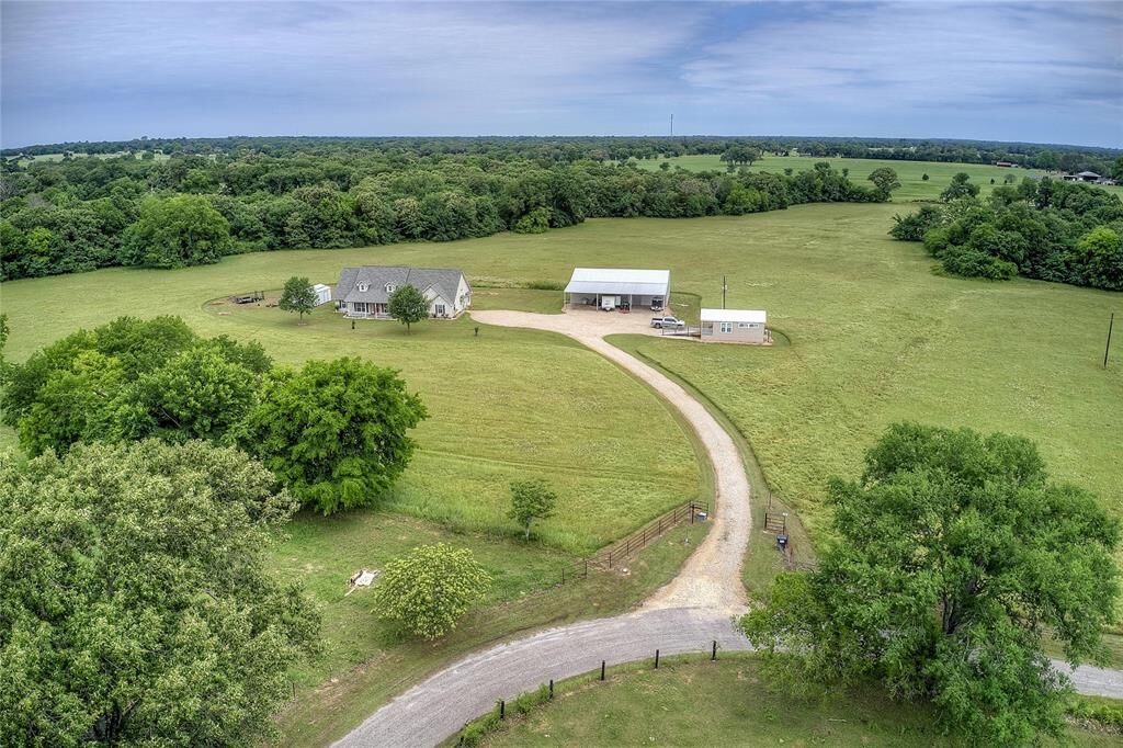 Property Photo:  299 Rs County Road 3411  TX 75420 