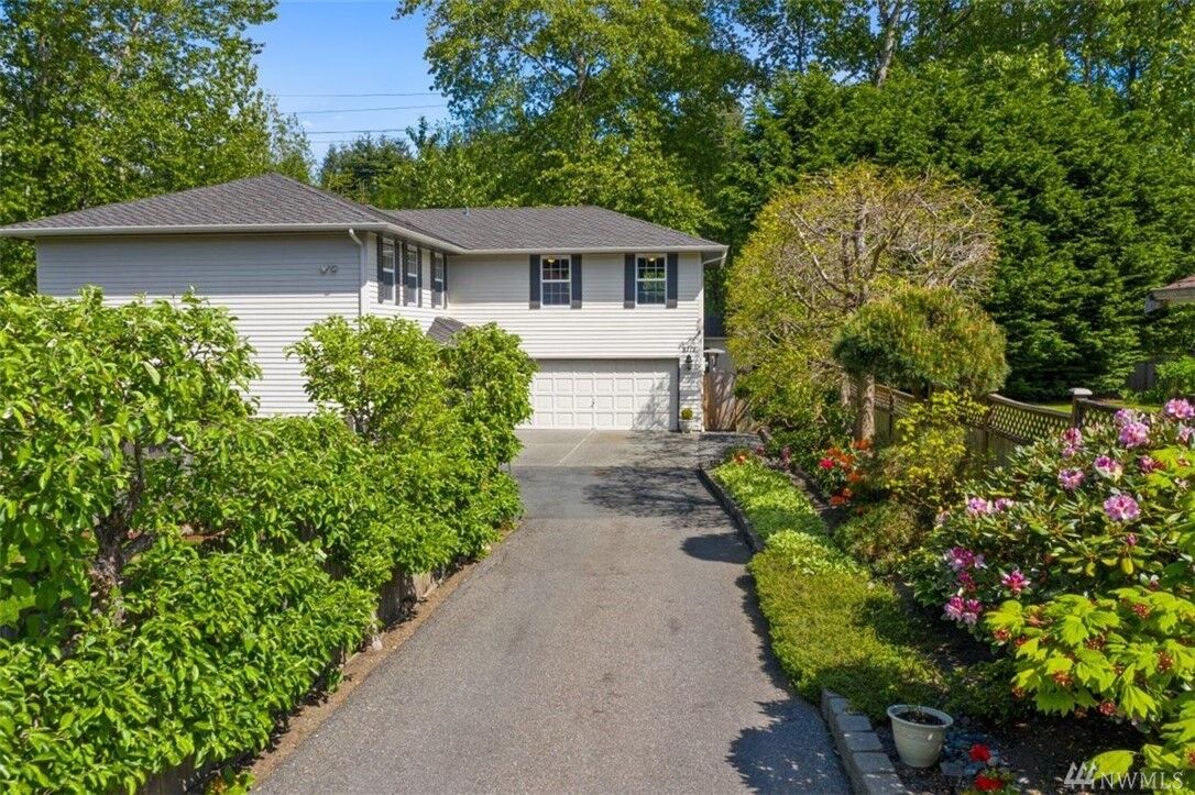 Property Photo: 8711 10 Dr SE WA 98208