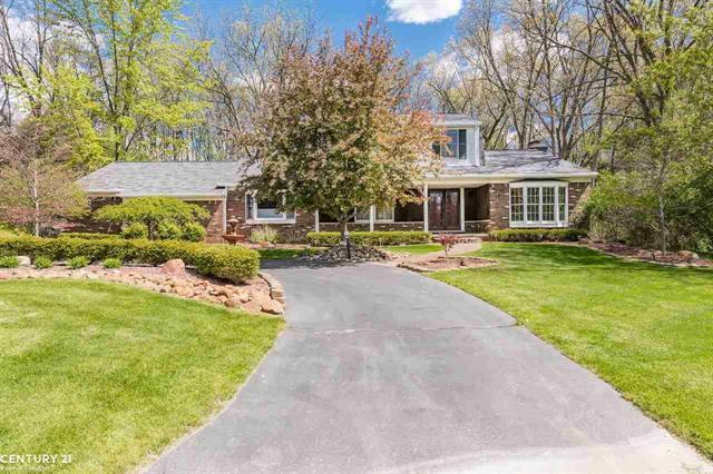 Property Photo: 720 Edgewood Dr MI 48306