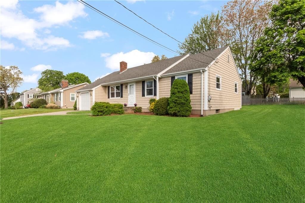 Property Photo:  33 Scarborough Rd  RI 02864 