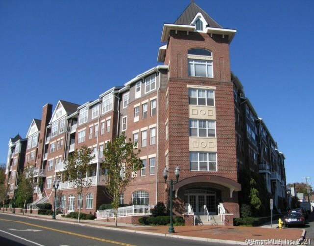 Property Photo:  35 West Broad Street 214  CT 06902