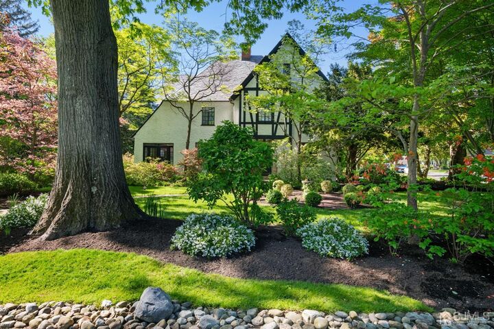 7 Symmes Court  Cranbury NJ 08512 photo