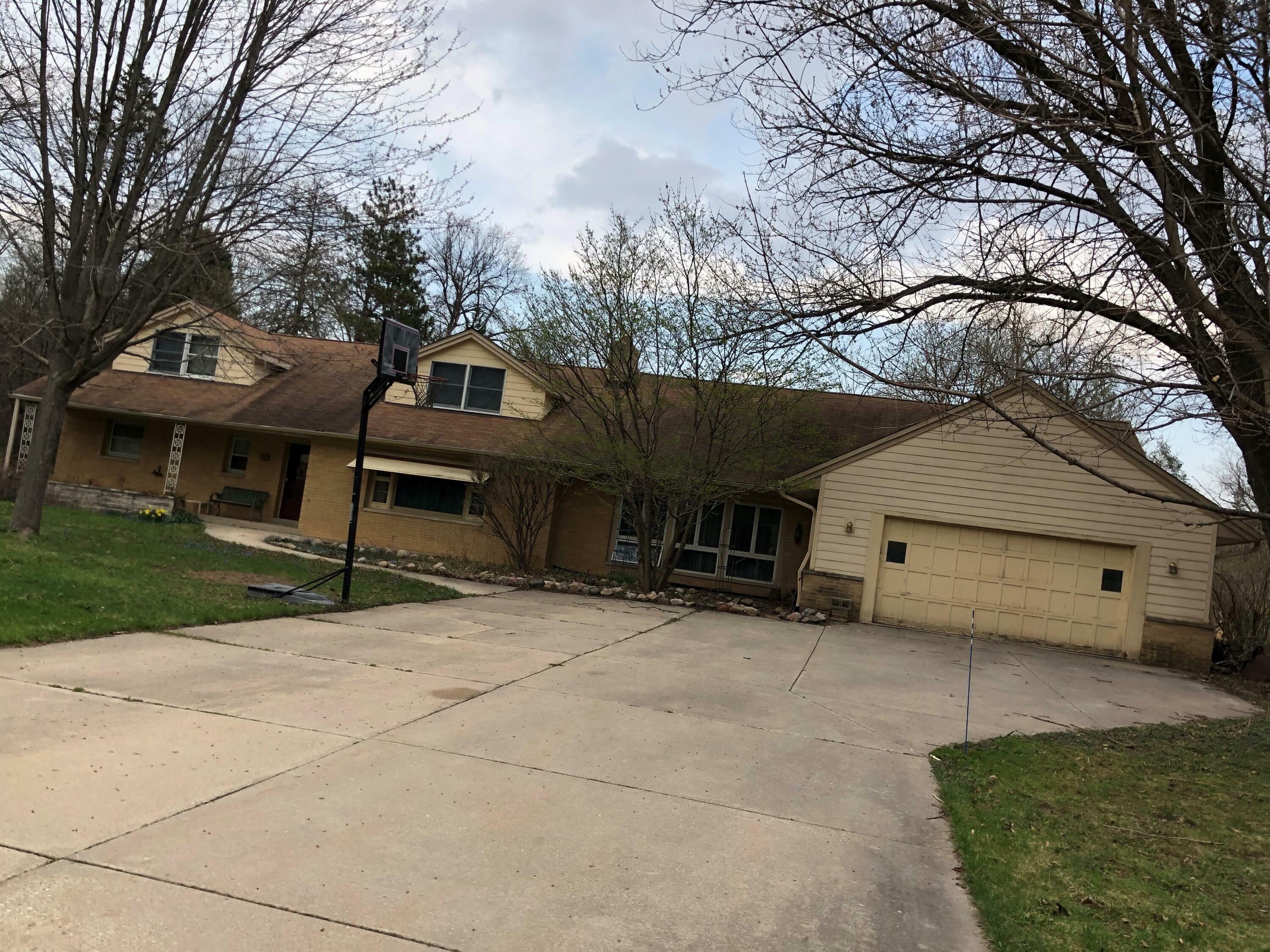 2540 Thornapple Ln  Brookfield WI 53005 photo