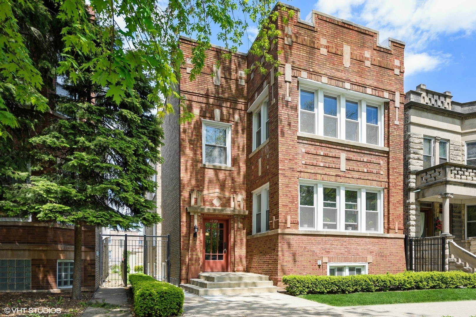 Property Photo: 2220 W 37th Street IL 60609
