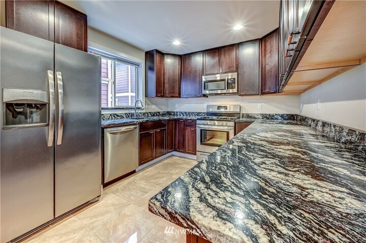 Property Photo:  5726  Roosevelt Way NE  WA 98105 