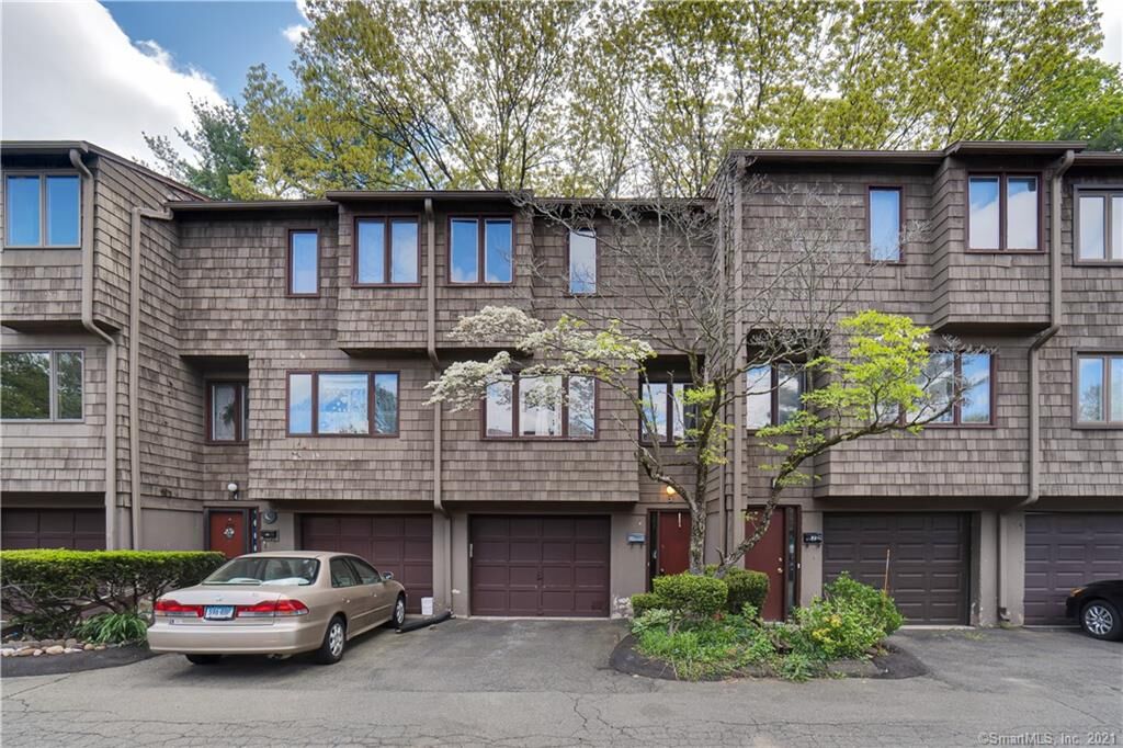 Property Photo: 3 Towne House Road 3 CT 06514