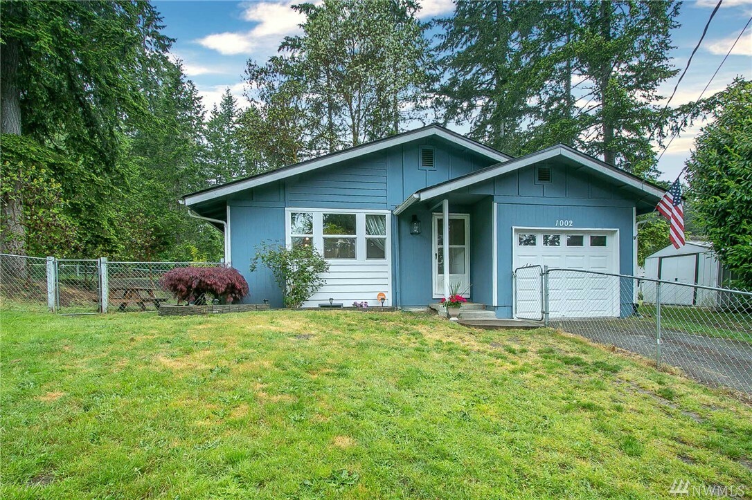 Property Photo:  1002 SW Circle Dr  WA 98367 