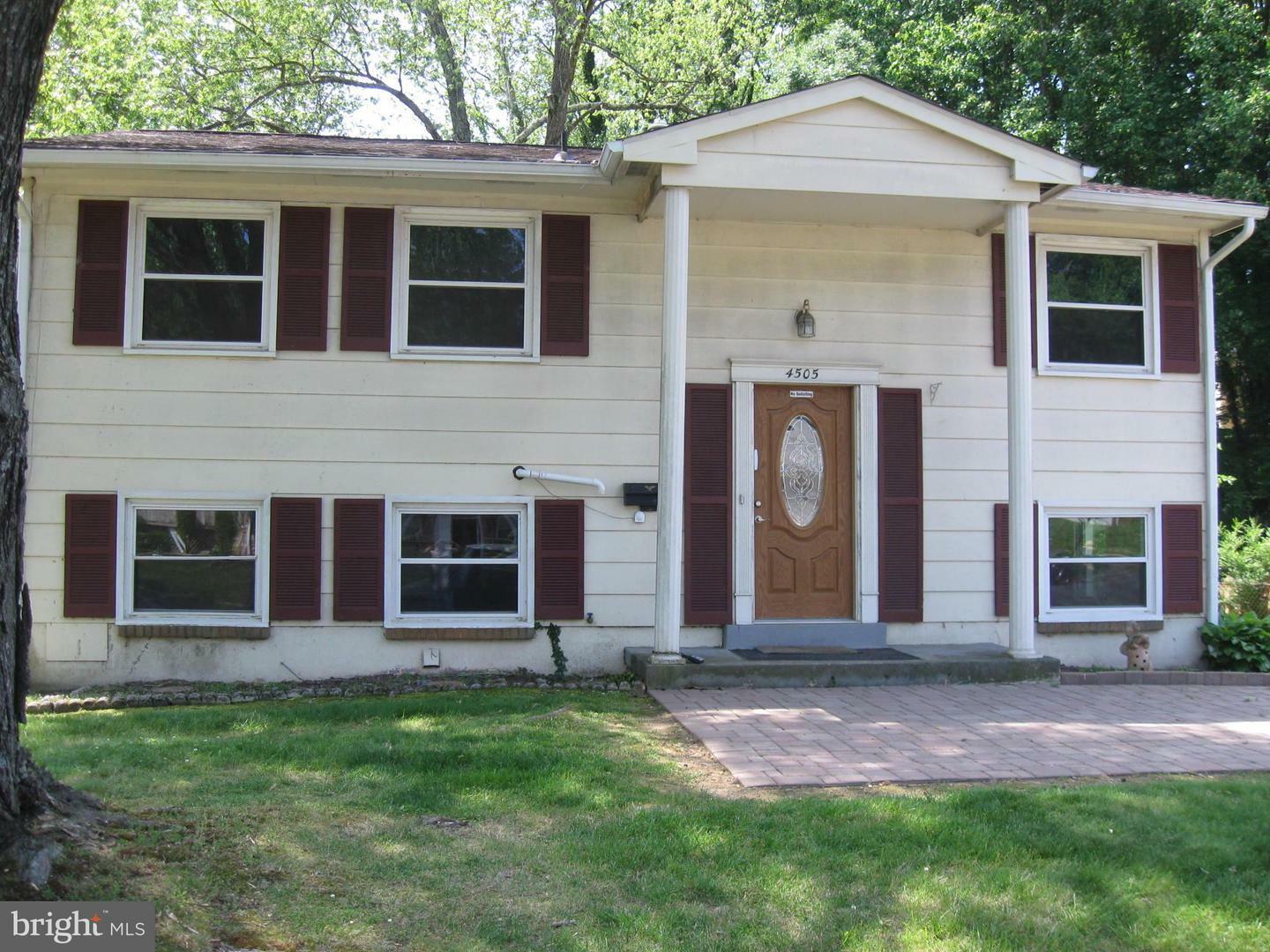 Property Photo: 4505 Edinburg Drive VA 22193