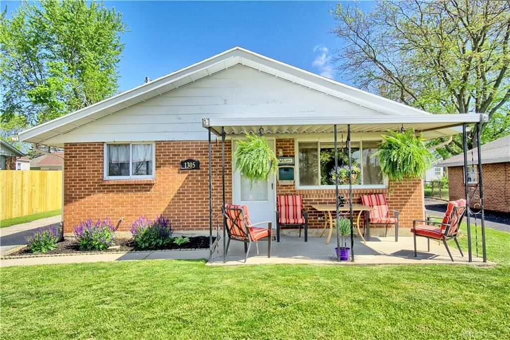 Property Photo: 1305 Heatherdale Drive OH 45429
